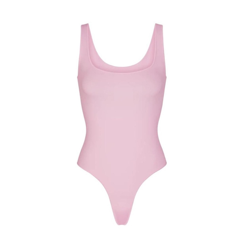 SKIMS Essential Scoop Neck Bodysuit Cherry Blossom